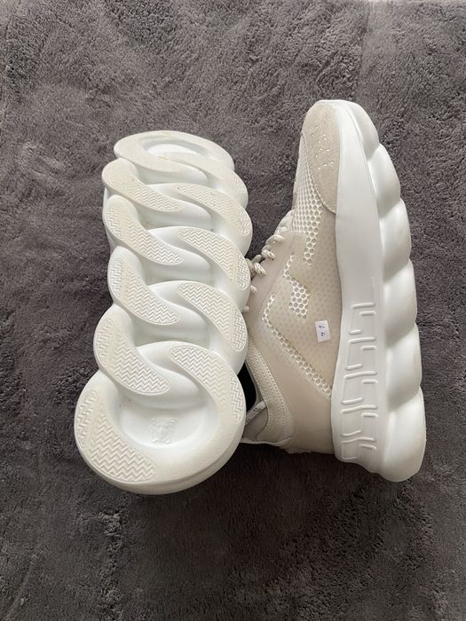 Versace chain reaction