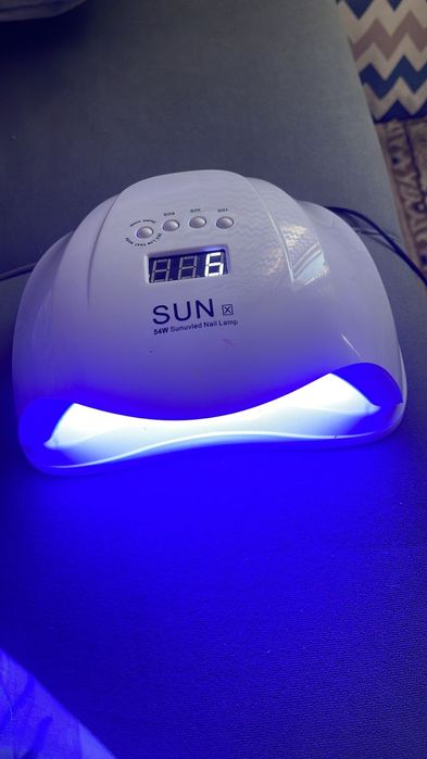 Продам лампу для сушки ногтей.