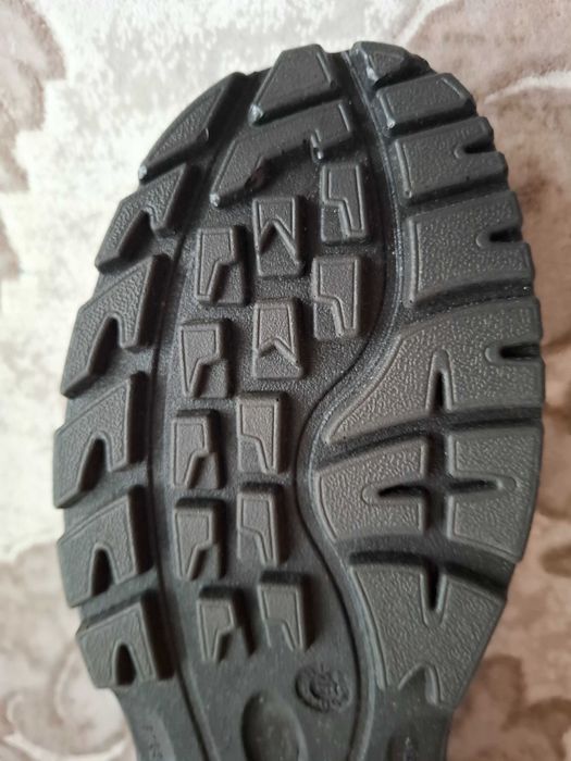 продавам обувки LEGASEA номер 46 с метални бомбета