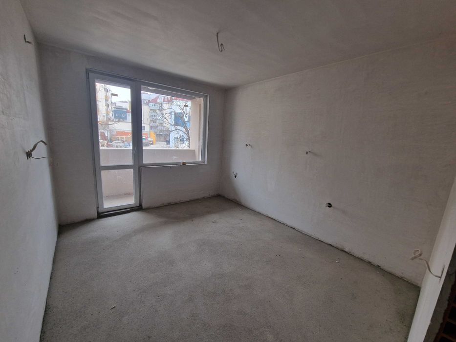 Тристаен апартамент за продажба в кв. Еленово, гр. Благоевград