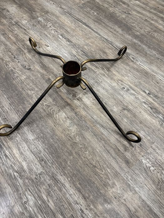 Подставка под елку