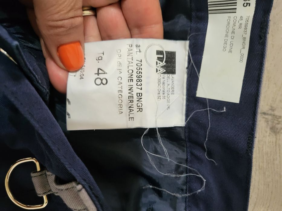 Vand pantaloni de salopeta