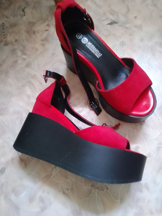 Продам женскую обувь маленького размера