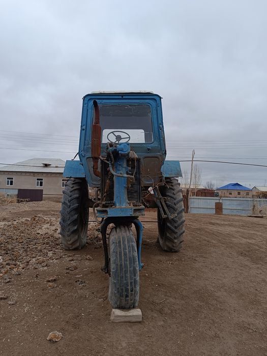 Traktor bar satiladi