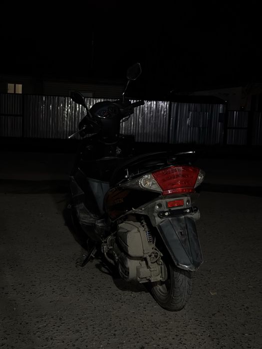 Продам скутер М8 125 кубов