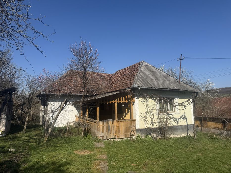 Vand casa si teren la 40 km de Baia Mare