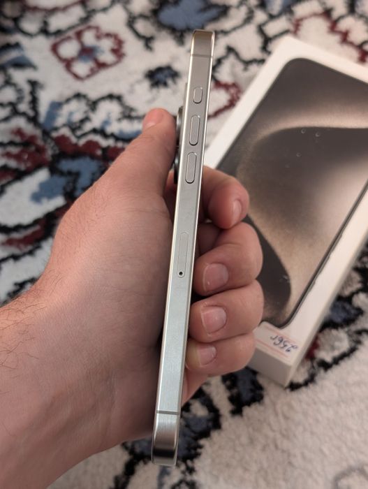 iPhone 15 pro max 256gb natural titan