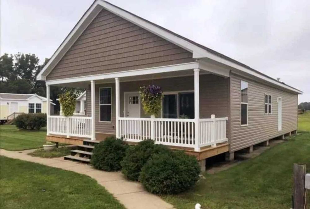 Vand casa modulara pe structura metalica, 7m x 10m