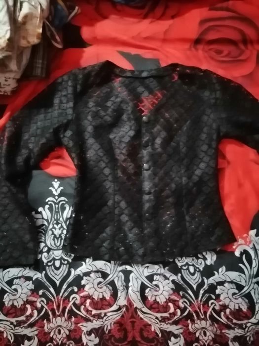 Красивый гипюровый пиджак. В идеальном состоянии.