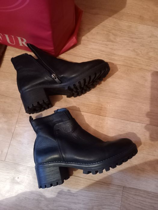 Продам ботильоны зимние