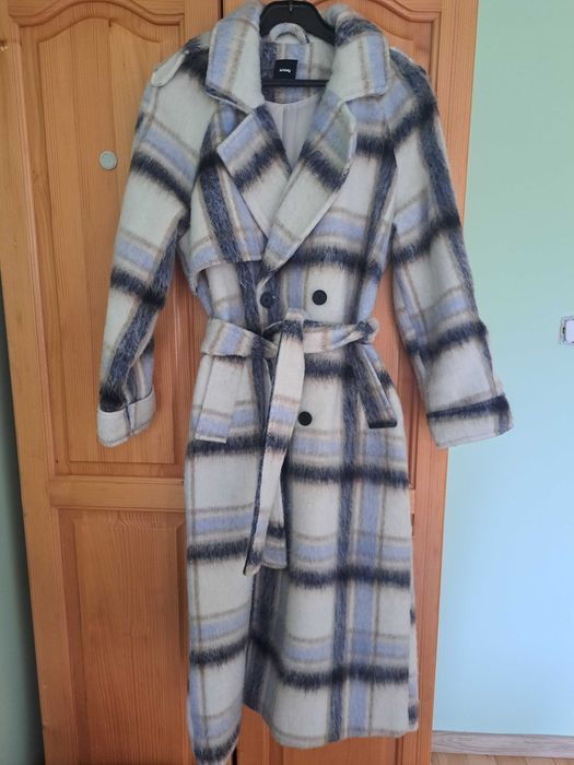 Дамско дълго  палто с връзващ колан