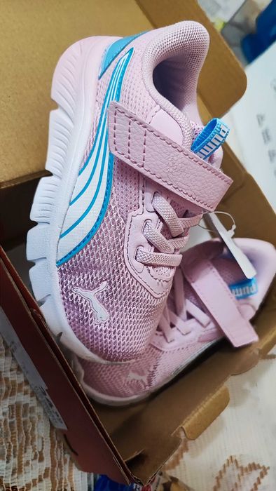 Vand adidasi noi Puma pentru fetita, marime 24