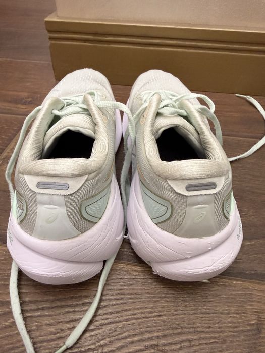 Маратонки на Asics-