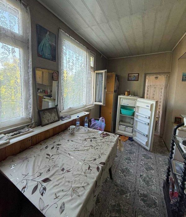 Продаётся 2-х комнатная 77 серия кирпичный дом не торец ор-р Буз 2