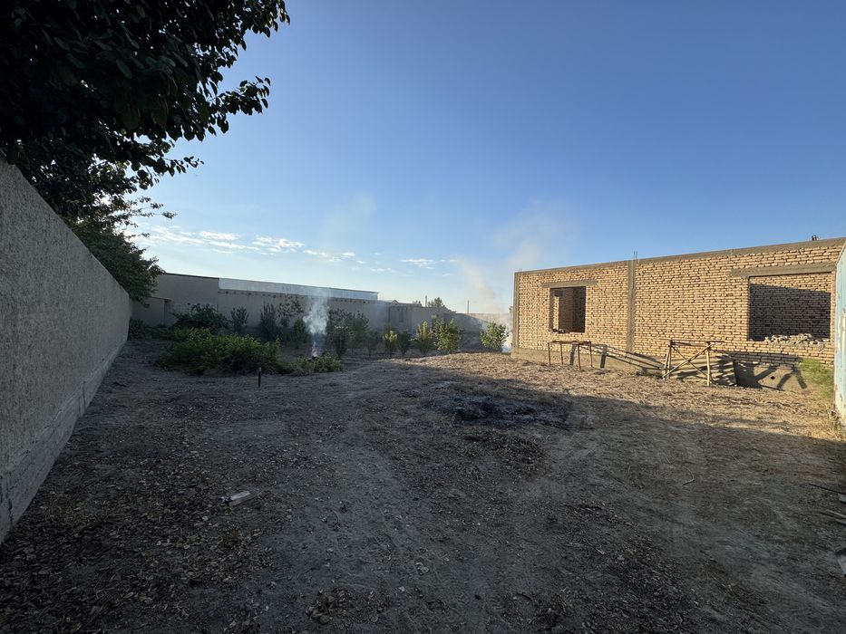 Qurilishi tugallanmagan hovli sotiladi