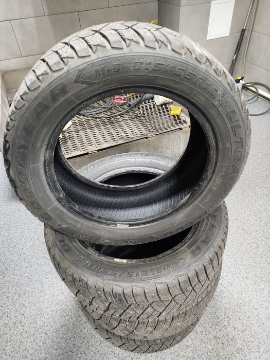 Продам зимнии шины Goodyear