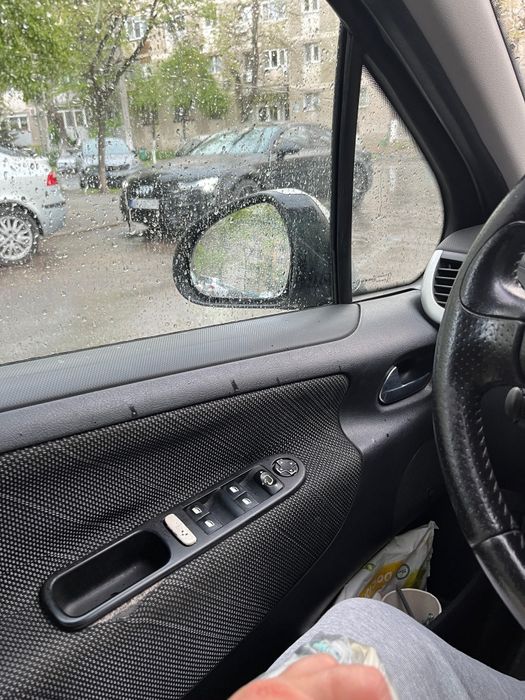 Peugeot 207 an 2007 1.6 benzina