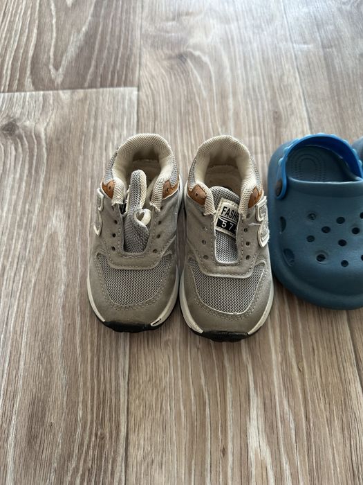 Продам детскую обувь