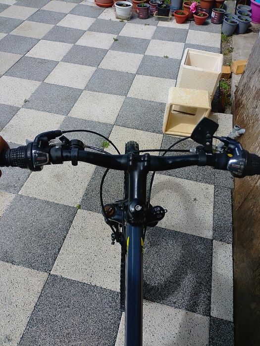Bicicleta un an vechime na fost folosită mai deloc pentru mai multe detalii sunațimă