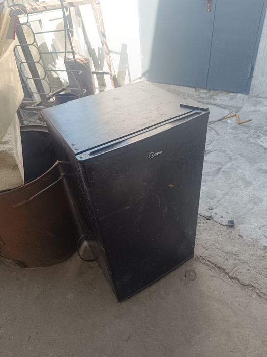Продаю маленький холодильник