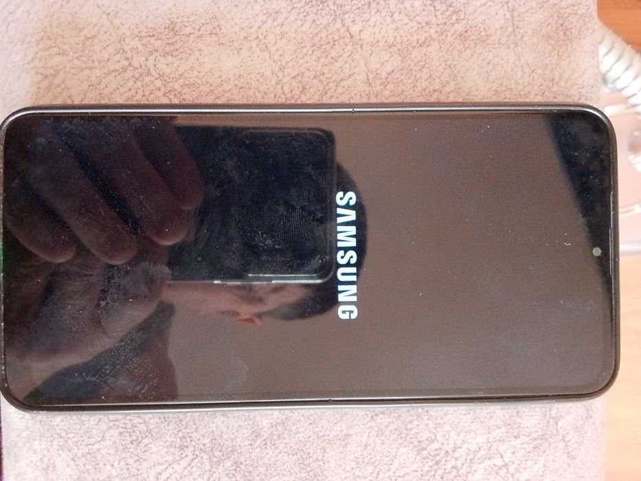 Продам смартфон Самсунг А10