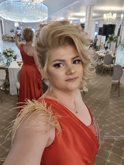 Rochie ocazie din tafta usor elastica.