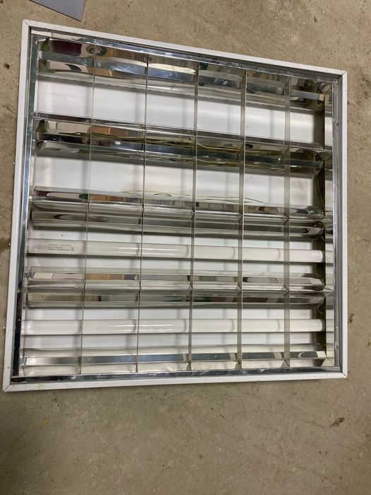 Продам потолочные светильники