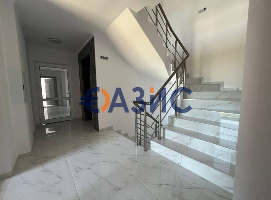 Продава се Двустаен апартамент в к.к. Слънчев бряг - 52 кв.м за 1585 €/кв.м - Снимка #4