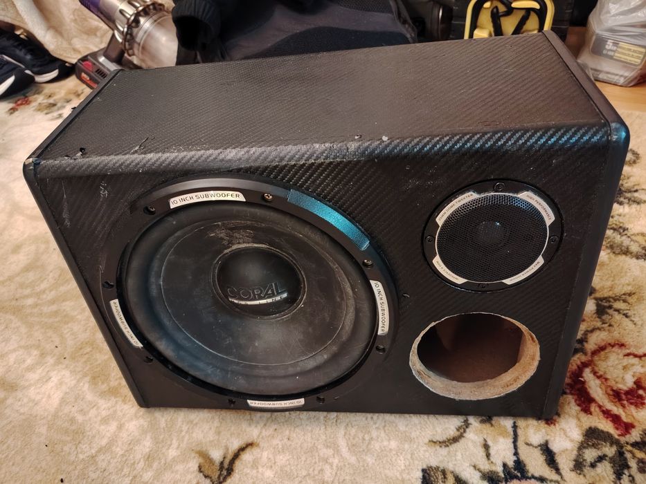 Vând subwoofer auto amplificat cu difuzorul schimbat