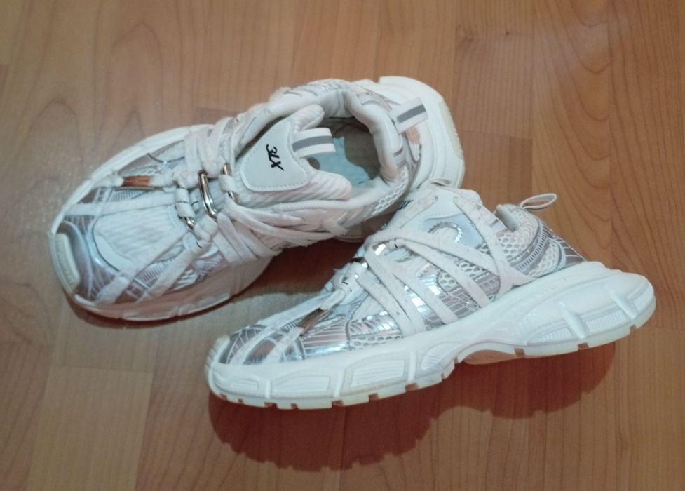 Кроссовки женские