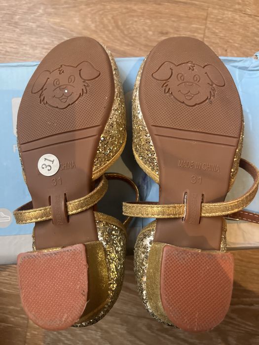 Продам детские туфли