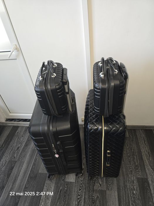 2 Geamantane plus 2 geanți cosmetice