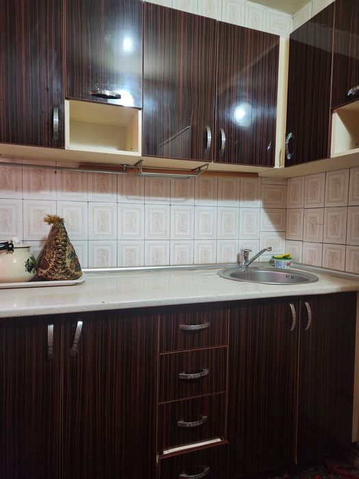 SROCHNA Chilonzor 2 da yo'l yuzasida 2 xonali 1 etaj metroga yaqin