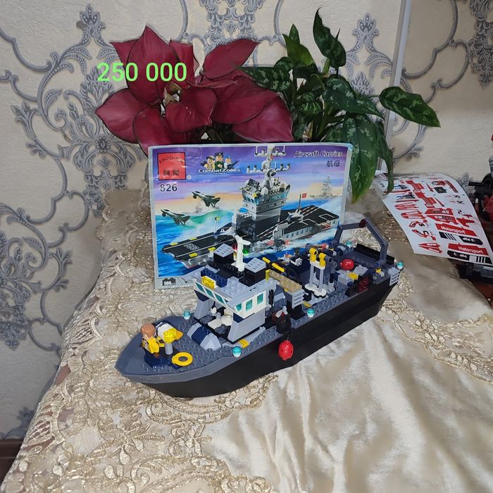 Лего,собиралось один раз ,все детали на месте