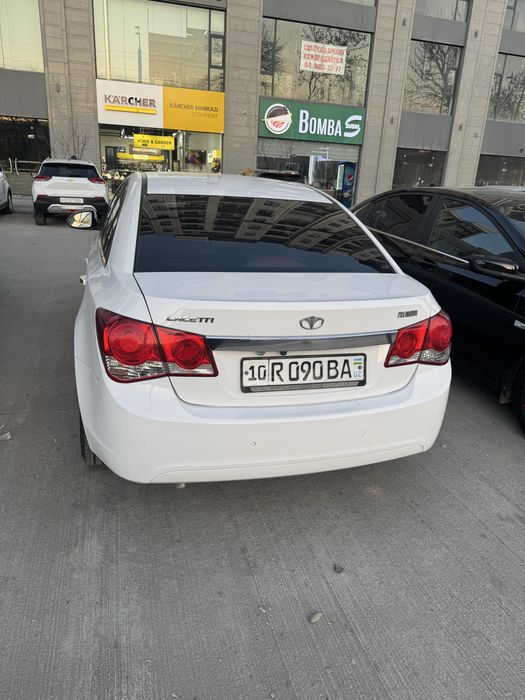 Lasetti cruze zur holatda srochni sotiladi