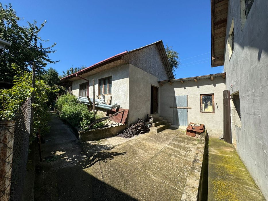 Vand casa cu mansarda