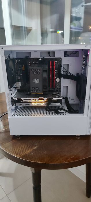 Компютър геймърски  ryzen 5600x ,rx 6600xt ,16 рам 3000mhz, захр.650+