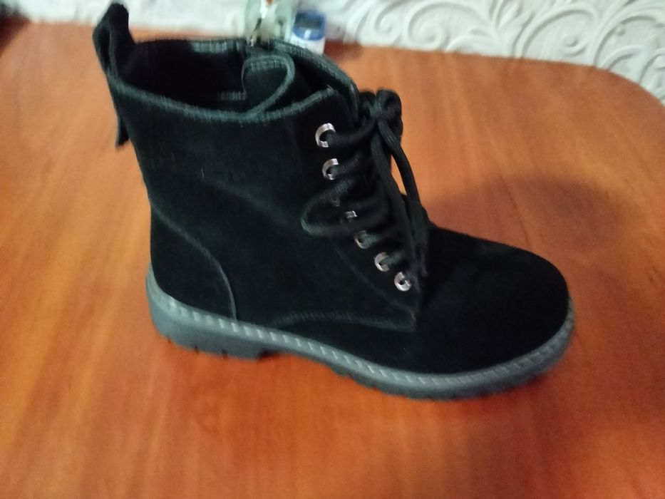 Продам зимние ботинки