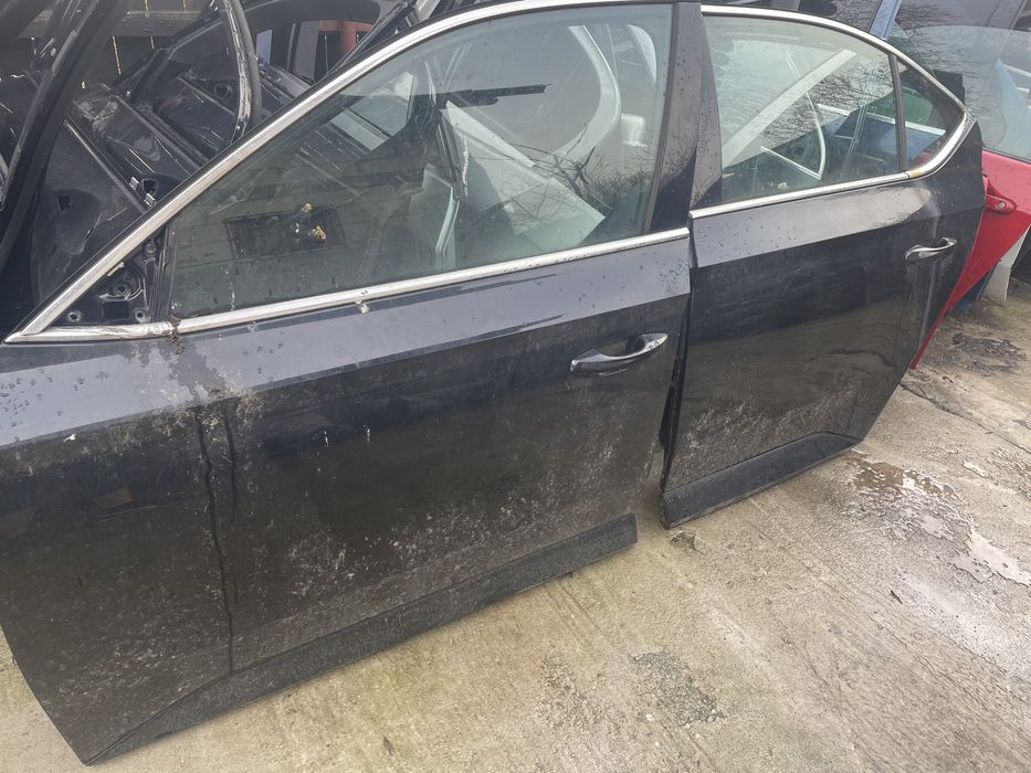 Macara stanga / dreapta fata / spate Skoda Superb 3