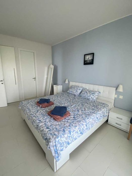 Четиристаен апартамент на първа линия в комплекс Йоо България