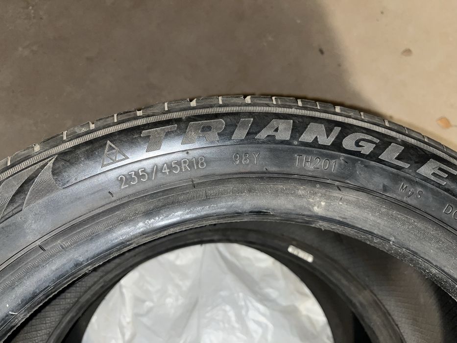 Triangle R18 235/45
