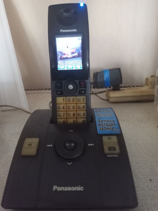 Радиотелефон с цветным дисплеем