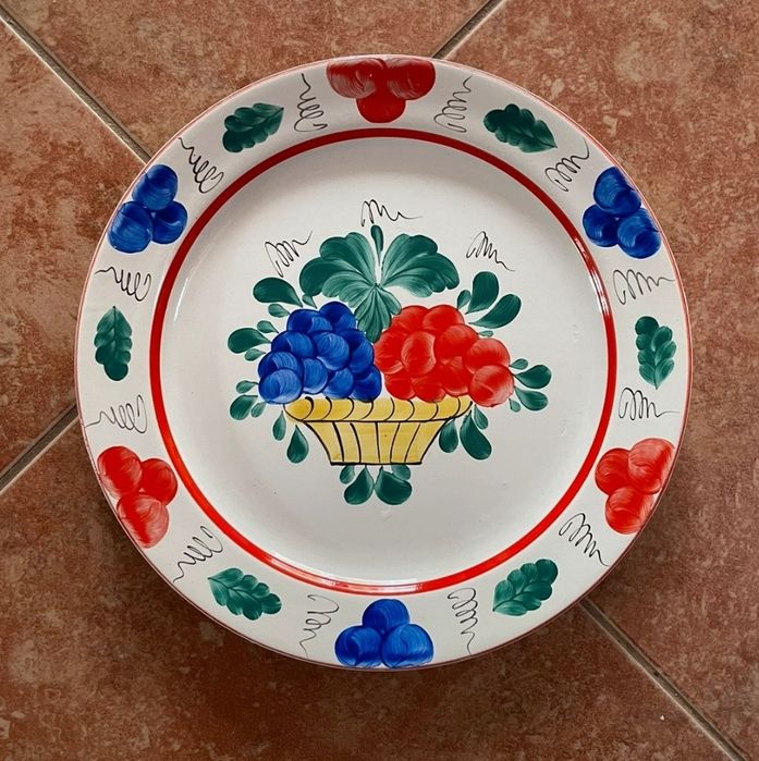 Farfurie veche  decorativă, pictată manual