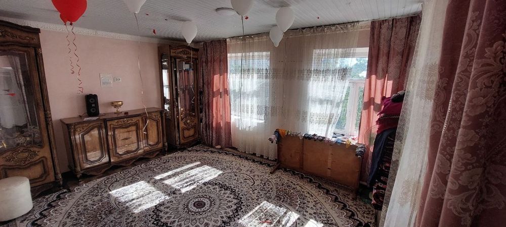 O'rta chirchiq Qorasuvda uy  sotiladi