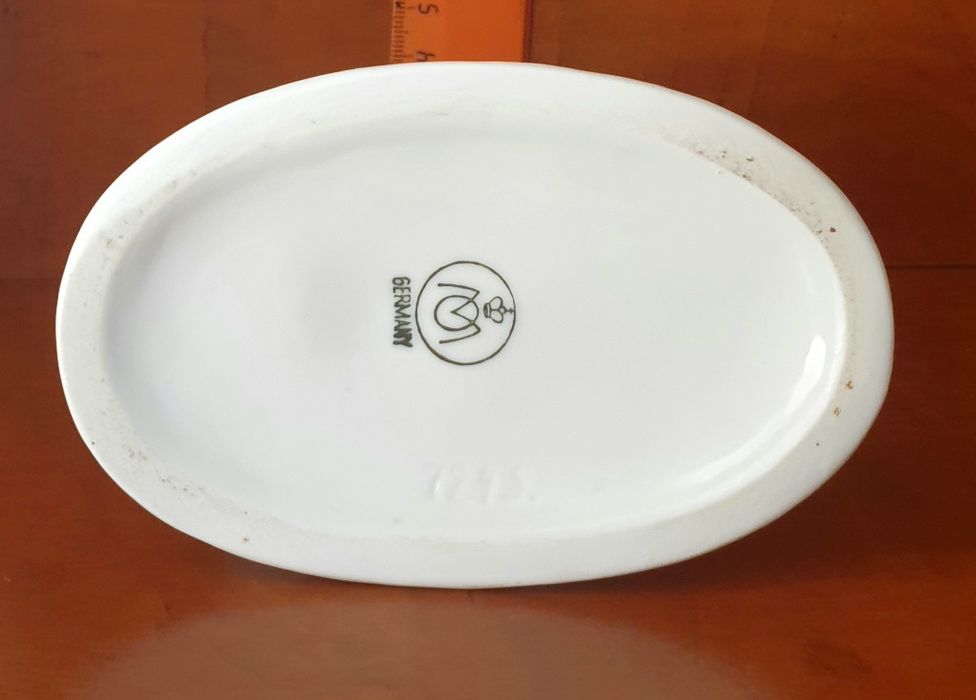 Статуэтки из фарфора дети