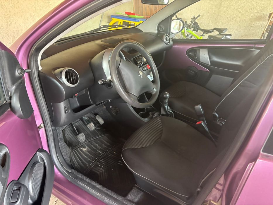 Vând Peugeot 107