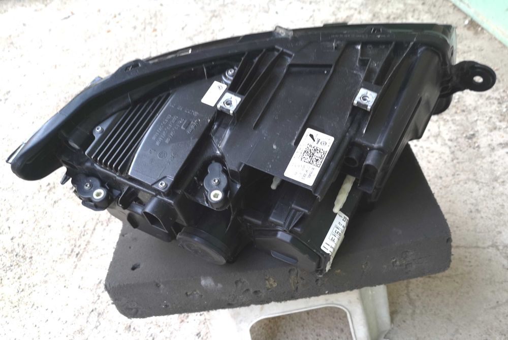 Оригинални  фарове Ляв Десен  Vw T6.1  Transporter Full Led