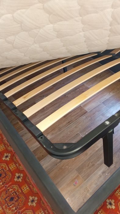 Двуспальная кровать