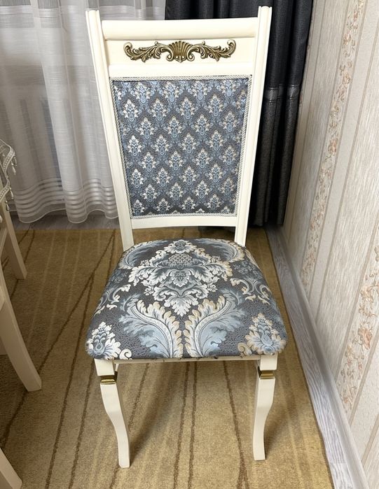 гостевой стол со стулями