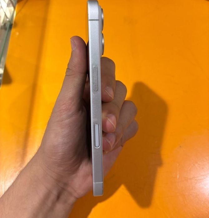 Продаю iPhone 16 белый